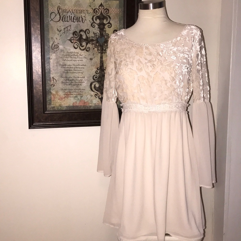 ♦️FINAL PRICE♦️Flying Tomato Cream Dress😍